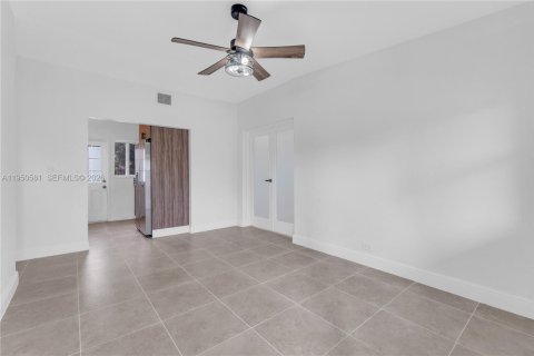 Купить виллу или дом в Майами-Гарденс, Флорида 3 спальни, 107.02м2, № 2006821 - фото 7