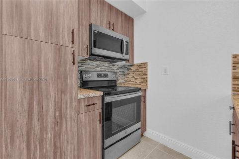 Купить виллу или дом в Майами-Гарденс, Флорида 3 спальни, 107.02м2, № 2006821 - фото 5