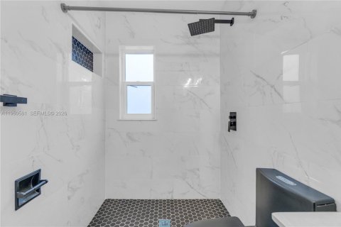 Купить виллу или дом в Майами-Гарденс, Флорида 3 спальни, 107.02м2, № 2006821 - фото 14