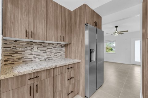 Купить виллу или дом в Майами-Гарденс, Флорида 3 спальни, 107.02м2, № 2006821 - фото 4