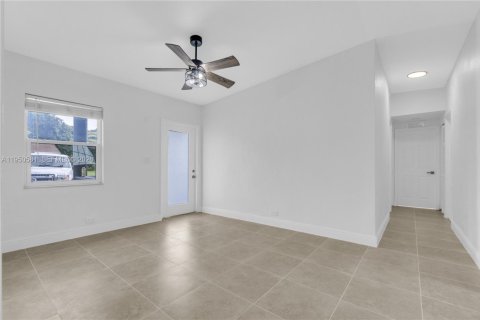 Купить виллу или дом в Майами-Гарденс, Флорида 3 спальни, 107.02м2, № 2006821 - фото 11