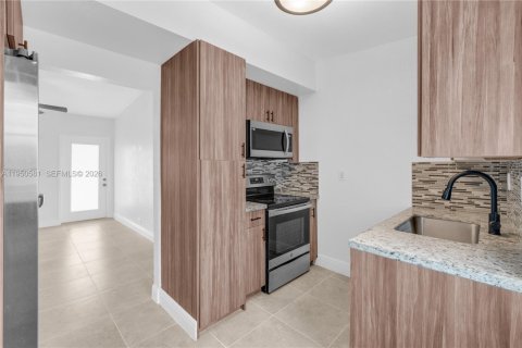 Купить виллу или дом в Майами-Гарденс, Флорида 3 спальни, 107.02м2, № 2006821 - фото 2