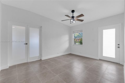 Купить виллу или дом в Майами-Гарденс, Флорида 3 спальни, 107.02м2, № 2006821 - фото 9