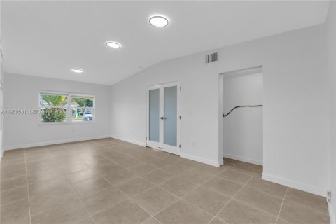 Купить виллу или дом в Майами-Гарденс, Флорида 3 спальни, 107.02м2, № 2006821 - фото 19