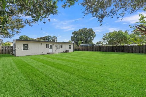 Купить виллу или дом в Майами-Гарденс, Флорида 3 спальни, 107.02м2, № 2006821 - фото 23