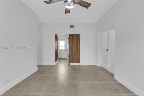 Купить виллу или дом в Майами-Гарденс, Флорида 3 спальни, 107.02м2, № 2006821 - фото 8