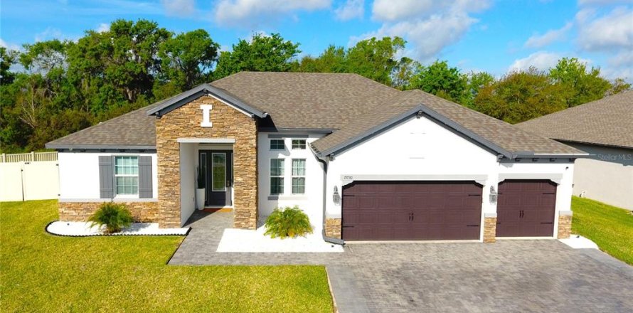 House in Lutz, Florida 4 bedrooms, 226.59 sq.m. № 1718936