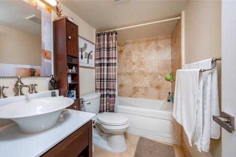 Купить кондоминиум в Майами, Флорида 2 спальни, 88.72м2, № 2089490 - фото 18