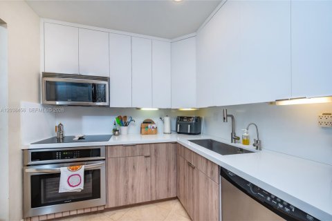 Купить кондоминиум в Майами, Флорида 2 спальни, 88.72м2, № 2089490 - фото 11