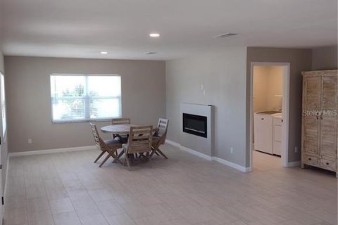 Villa ou maison à louer à New Smyrna Beach, Floride: 3 chambres, 140.84 m2 № 2156480 - photo 7