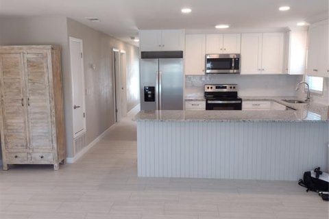 Villa ou maison à louer à New Smyrna Beach, Floride: 3 chambres, 140.84 m2 № 2156480 - photo 4