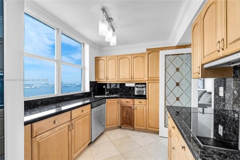 Copropriété à louer à Miami, Floride: 2 chambres, 92.9 m2 № 1888925 - photo 11