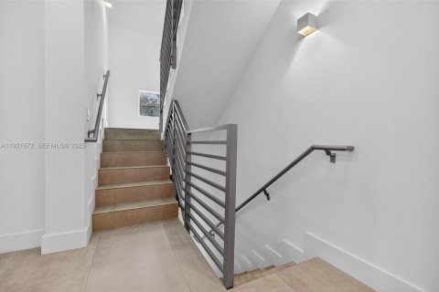 Touwnhouse à vendre à Miami, Floride: 3 chambres, 117.06 m2 № 1994998 - photo 22