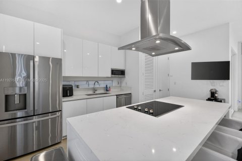 Touwnhouse à vendre à Miami, Floride: 3 chambres, 117.06 m2 № 1994998 - photo 8