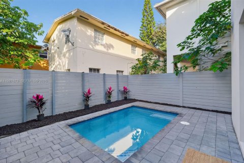 Touwnhouse à vendre à Miami, Floride: 3 chambres, 117.06 m2 № 1994998 - photo 15