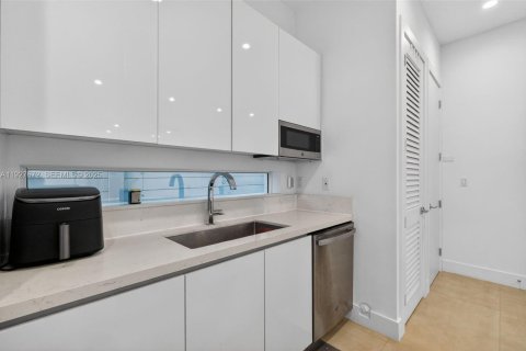 Touwnhouse à vendre à Miami, Floride: 3 chambres, 117.06 m2 № 1994998 - photo 13