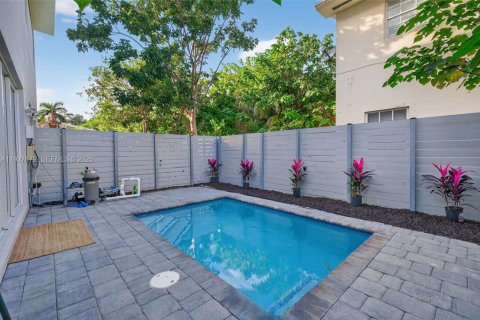 Touwnhouse à vendre à Miami, Floride: 3 chambres, 117.06 m2 № 1994998 - photo 16