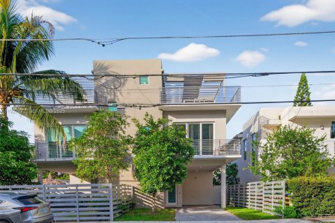 Touwnhouse à vendre à Miami, Floride: 3 chambres, 117.06 m2 № 1994998 - photo 4