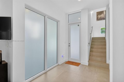 Touwnhouse à vendre à Miami, Floride: 3 chambres, 117.06 m2 № 1994998 - photo 5