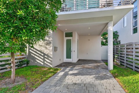 Touwnhouse à vendre à Miami, Floride: 3 chambres, 117.06 m2 № 1994998 - photo 3