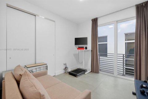 Touwnhouse à vendre à Miami, Floride: 3 chambres, 117.06 m2 № 1994998 - photo 29