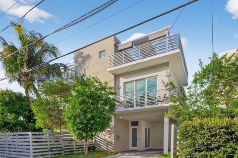 Touwnhouse à vendre à Miami, Floride: 3 chambres, 117.06 m2 № 1994998 - photo 2
