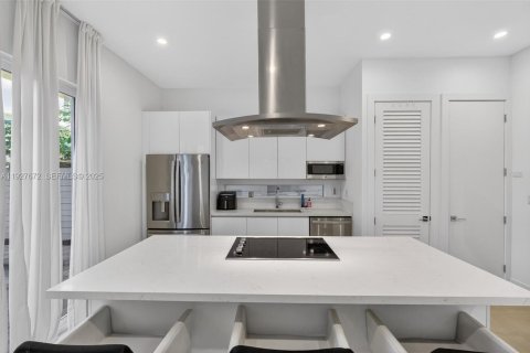 Touwnhouse à vendre à Miami, Floride: 3 chambres, 117.06 m2 № 1994998 - photo 10