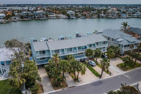 Condo in Indian Rocks Beach, Florida, 3 bedrooms  № 1593512 - photo 1