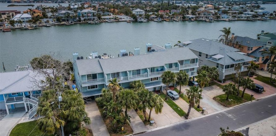 Condo in Indian Rocks Beach, Florida, 3 bedrooms № 1593512