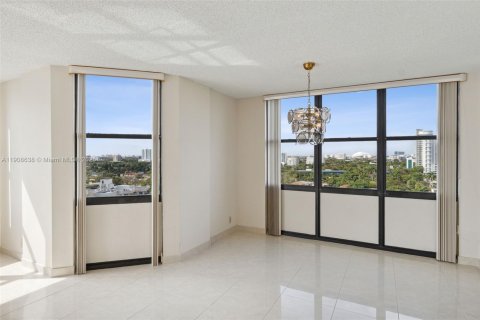 Condo in Miami, Florida, 2 bedrooms  № 2052734 - photo 4