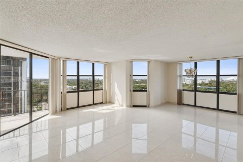 Condo in Miami, Florida, 2 bedrooms  № 2052734 - photo 5