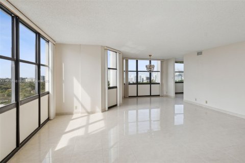 Condo in Miami, Florida, 2 bedrooms  № 2052734 - photo 21