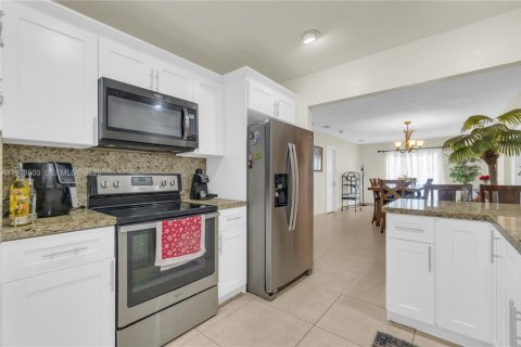 Купить виллу или дом в Майами, Флорида 4 спальни, 249.72м2, № 2048254 - фото 7