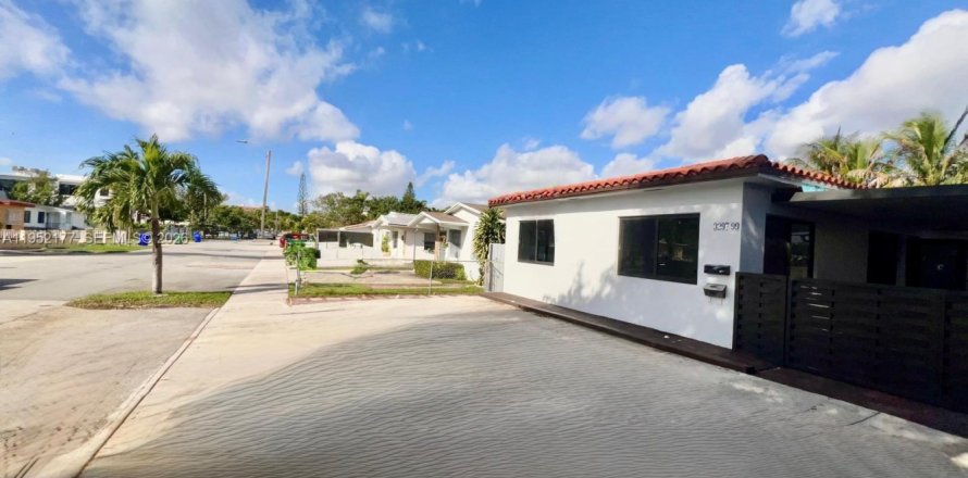 Дом в Майами, Флорида 3 спальни, 145.67м2 № 2006520