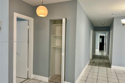 Снять в аренду виллу или дом в Майами, Флорида 3 спальни, 145.67м2, № 2006520 - фото 12