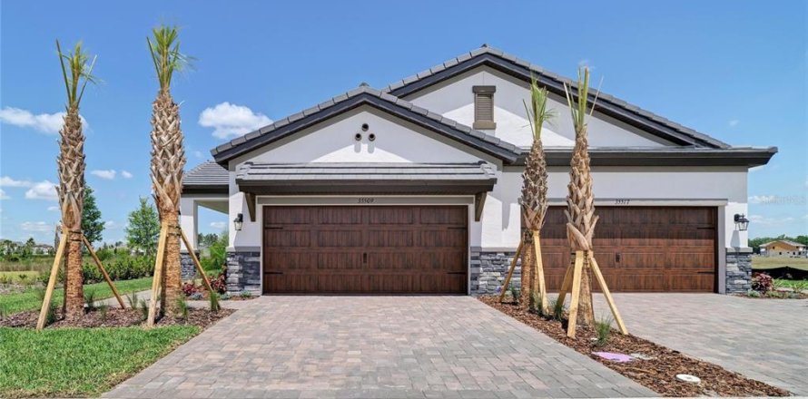 House in Zephyrhills, Florida 3 bedrooms, 142.51 sq.m. № 2137742