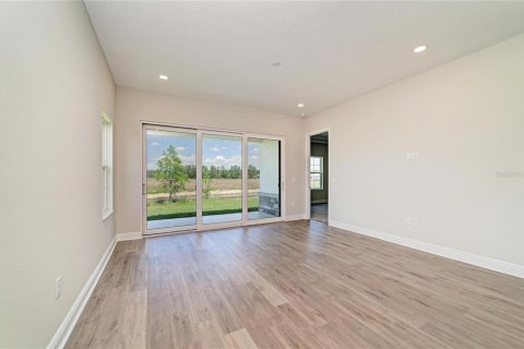 House in Zephyrhills, Florida 3 bedrooms, 142.51 sq.m. № 2137742 - photo 18