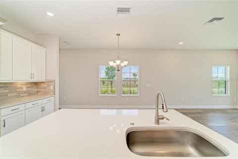 House in Zephyrhills, Florida 3 bedrooms, 142.51 sq.m. № 2137742 - photo 15