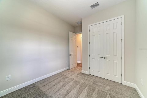 House in Zephyrhills, Florida 3 bedrooms, 142.51 sq.m. № 2137742 - photo 26