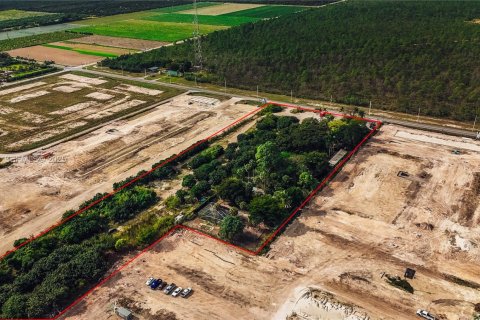 Коммерческая недвижимость в Хомстед, Флорида № 2034965