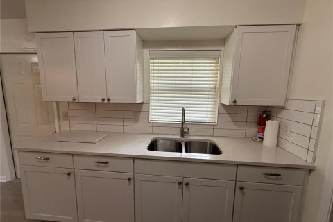 Casa en alquiler en Alachua, Florida, 3 dormitorios, 98.1 m2 № 1904131 - foto 16