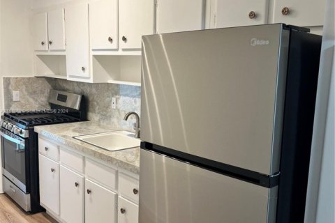 Condo in Miami Gardens, Florida, 1 bedroom  № 1868121 - photo 2