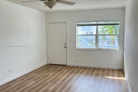 Condo in Miami Gardens, Florida, 1 bedroom  № 1868121 - photo 4