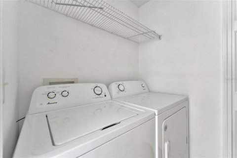 Снять в аренду виллу или дом в Ривервью, Флорида 4 спальни, 143.44м2, № 1559412 - фото 15