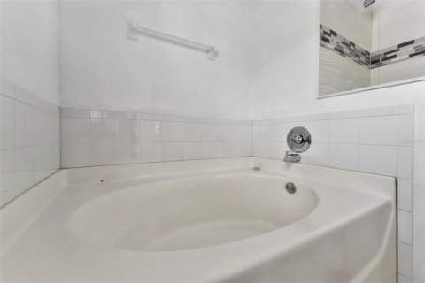 Снять в аренду виллу или дом в Ривервью, Флорида 4 спальни, 143.44м2, № 1559412 - фото 22