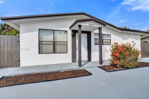 Villa ou maison à louer à Miramar, Floride: 3 chambres, 146.97 m2 № 1987378 - photo 2