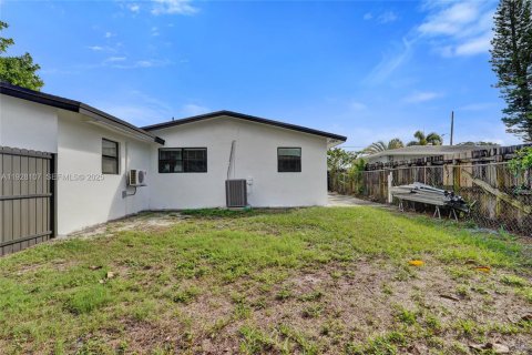 Villa ou maison à louer à Miramar, Floride: 3 chambres, 146.97 m2 № 1987378 - photo 8