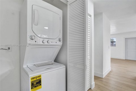 Villa ou maison à louer à Miramar, Floride: 3 chambres, 146.97 m2 № 1987378 - photo 24