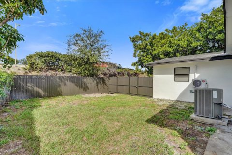 Villa ou maison à louer à Miramar, Floride: 3 chambres, 146.97 m2 № 1987378 - photo 6