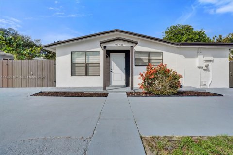 Villa ou maison à louer à Miramar, Floride: 3 chambres, 146.97 m2 № 1987378 - photo 3